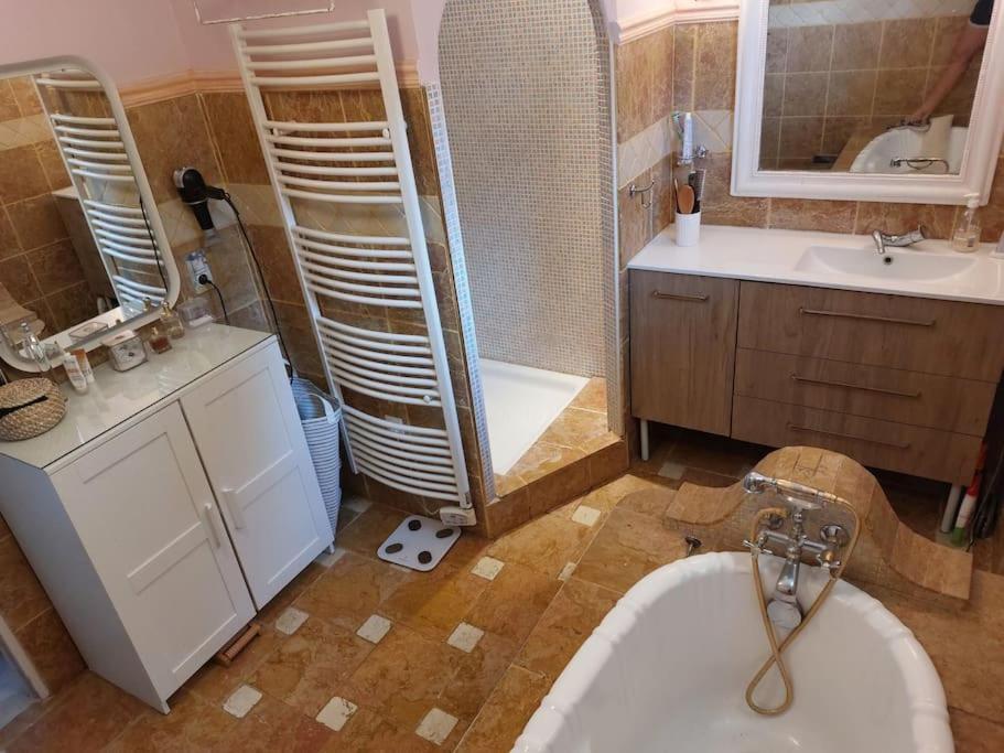 Villa De Charme Avec Piscine Saint-Jory Zewnętrze zdjęcie
